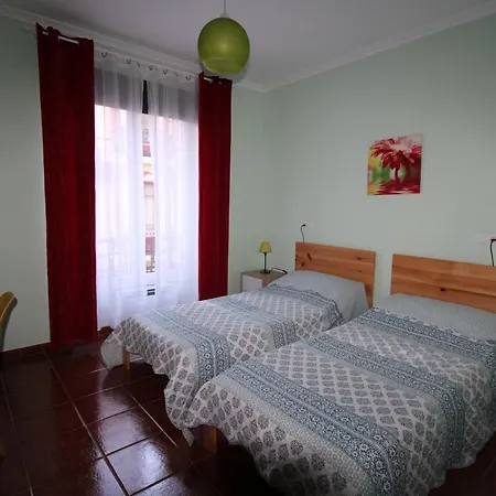 Goodhouse بيت ضيافة